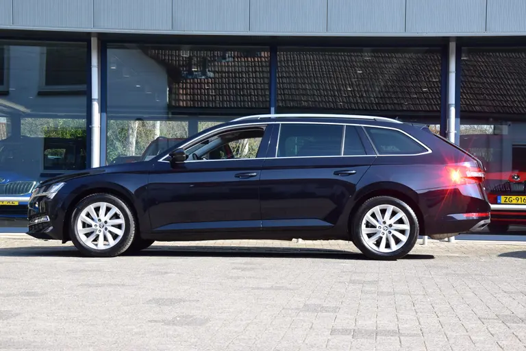 Skoda Superb Combi 1.5 TSI ACT 150PK Business Edition DSG Automaat | Org. NL | BOVAG Garantie | Apple Carplay/Android Auto | Elektrische Bestuurdersstoel | Verwarmde voorruit / Stoelen | afbeelding 4