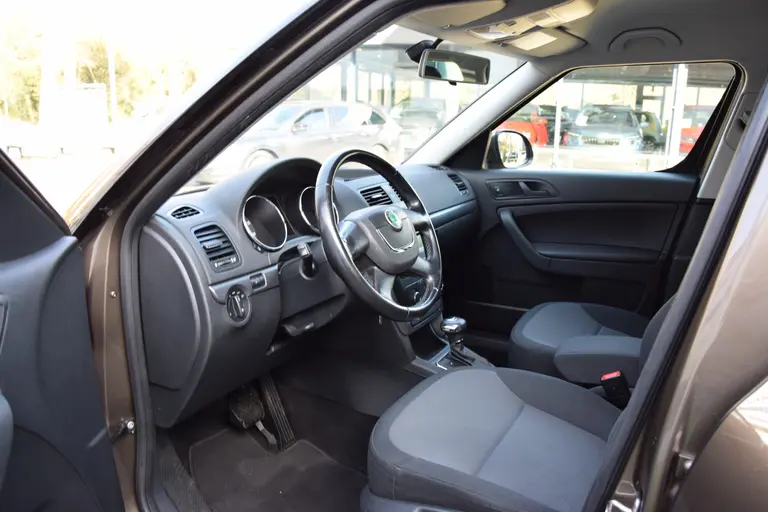 Skoda Yeti 1.2 TSI Comfort DSG Automaat | Org. NL | BOVAG Garantie | Trekhaak | Cruise Control | Airconditioning | 16'' Velgen | Parkeersensoren Achter | afbeelding 9