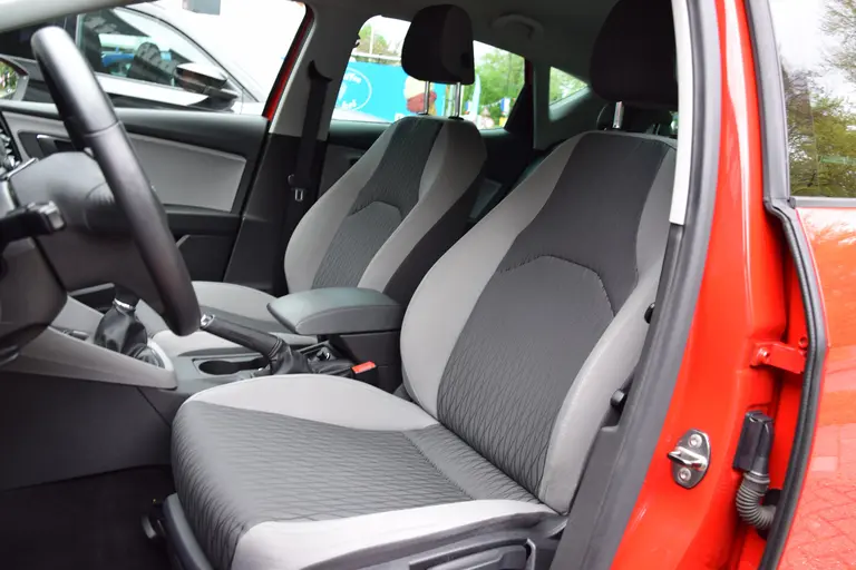 SEAT Leon 1.2 TSI 105PK Style Business | BOVAG Garantie | Cruise&Climate Control | Stoelverwarming | PDC Achter | 16'' Velgen Met All Season Banden | Bluetooth Telefoonverbinding | afbeelding 10