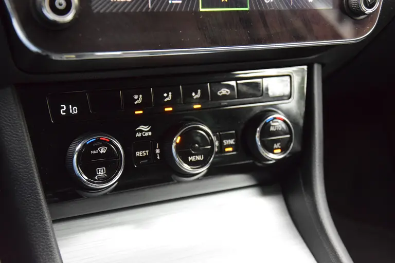 Skoda Superb Combi 1.5 TSI 150PK ACT Business Edition DSG Automaat | Org. NL | BOVAG Garantie | Trekhaak | Apple Carplay/Android Auto | Full LED | PDC Achter | Cruise&Climate Control | afbeelding 27
