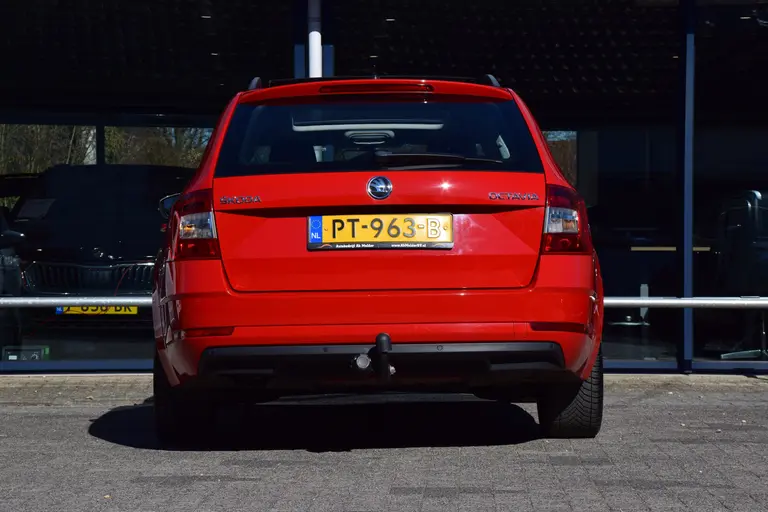 Skoda Octavia Combi 1.0 TSI Greentech Ambition Business DSG Automaat | Org. NL | BOVAG Garantie | Trekhaak | Panoramadak | 17'' Velgen | All Season Banden | Adaptive Cruise Control | afbeelding 12