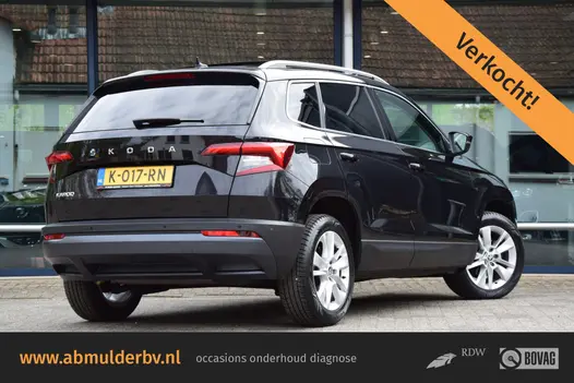 Skoda Karoq 1.5 TSI ACT 150PK Business Edition Plus DSG Automaat | Org. NL | BOVAG Garantie | Trekhaak | Panoramadak | Sportstuur | Full LED | Achteruitrijcamera | Navigatie | All Season Banden |