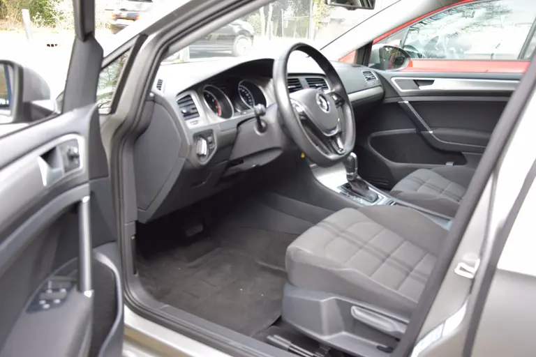Volkswagen Golf 1.0 TSI Business Edition Connected DSG Automaat | Org. NL | BOVAG Garantie | Achteruitrijcamera | Navigatie | Cruise&Climate Control | All Season Banden | 16'' Velgen | afbeelding 9