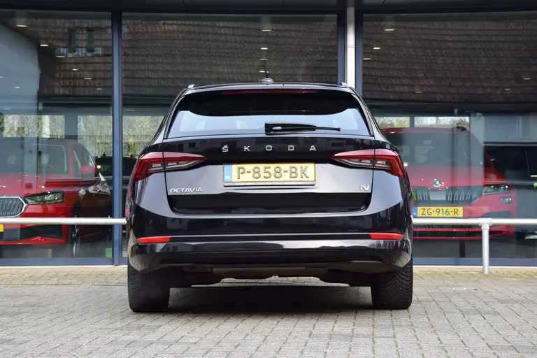 Skoda Octavia Combi 1.4 TSI iV 150PK PHEV Business Edition | Org. NL | BOVAG Garantie | Plug in Hybride | Virtual Cockpit | Navigatie | Full LED | PDC Voor&Achter | Elektrische Kofferklep | afbeelding 12
