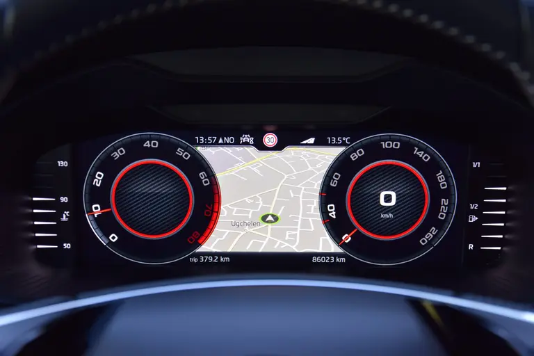 Skoda Karoq 1.5 TSI ACT Sportline Business | Org. NL | BOVAG Garantie | Panoramadak | Virtual Dashboard | Elektrische Achterklep | Achteruitrijcamera | 19'' Velgen | Stuur&Stoelverwarming | afbeelding 14