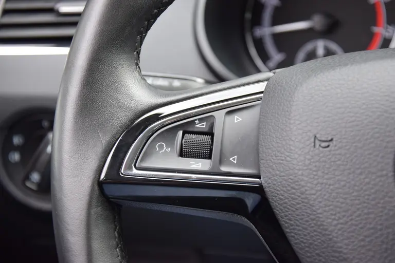 Skoda Octavia Combi 1.0 TSI 116PK Business Edition | Org. NL |  BOVAG Garantie | Navigatie | Achteruirijcamera | Cruise&Climate Control | PDC Achter | Apple Carplay/Android Auto | afbeelding 25