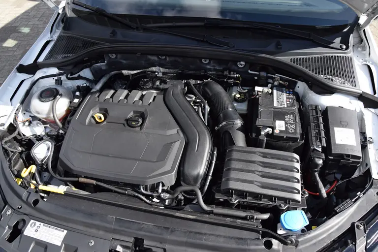 Skoda Octavia Combi 1.5 TSI Greentech Sport Business DSG Automaat | Org. NL | BOVAG Garantie | Trekhaak | Panoramadak | Stoelverwarming | DAB Radio | PDC Voor&Achter | afbeelding 13