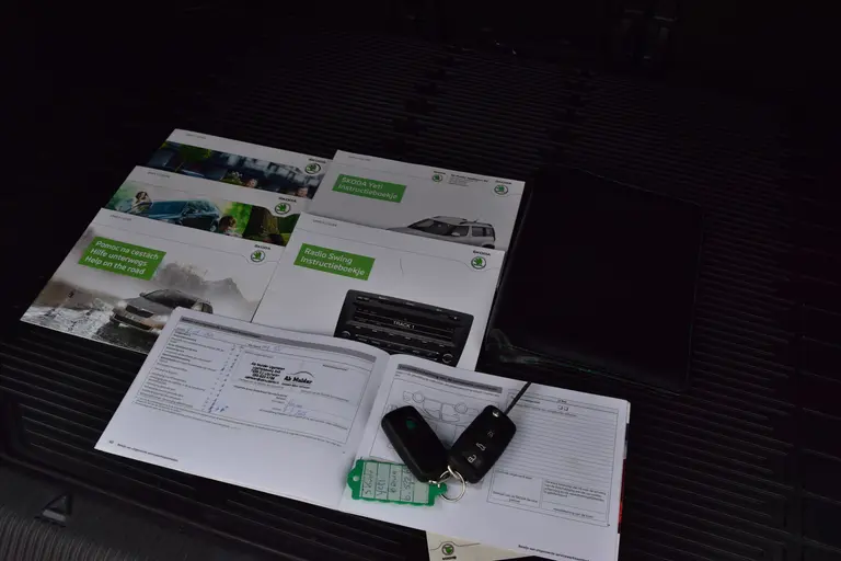 Skoda Yeti 1.2 TSI Ambition | Org. NL | Trekhaak | 16'' Velgen | All Season Banden | Cruise & Climate Control | Multifunctioneel Stuurwiel | Goed Onderhouden | afbeelding 14