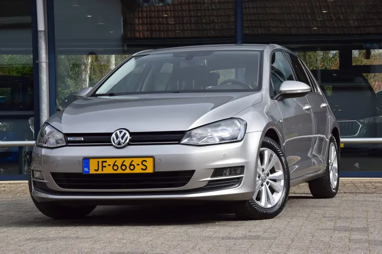 Volkswagen Golf 1.0 TSI Business Edition Connected DSG Automaat | Org. NL | BOVAG Garantie | Achteruitrijcamera | Navigatie | Cruise&Climate Control | All Season Banden | 16'' Velgen | afbeelding 2