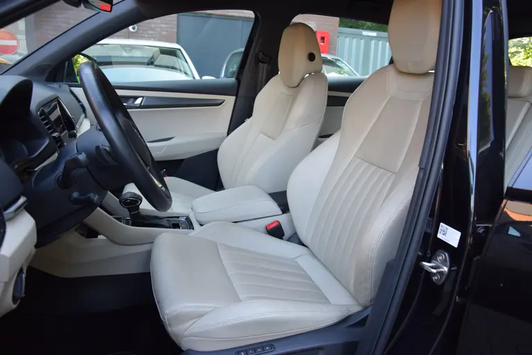 Skoda Karoq 1.5 TSI 150PK ACT Business Edition DSG Automaat | Org. NL | BOVAG Garantie | Lederen bekleding | Stoelverwarming | Stuurverwarming | Full LED koplampen | afbeelding 10
