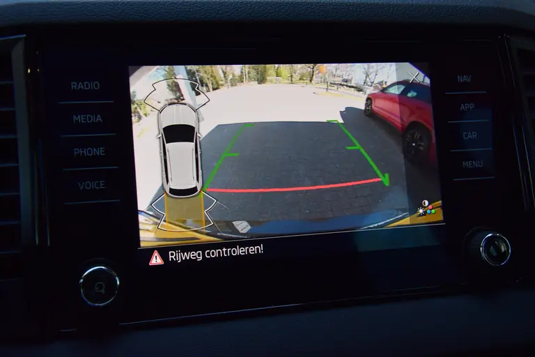 Skoda Karoq 1.5 TSI ACT Sportline Business | Org. NL | BOVAG Garantie | Panoramadak | Virtual Dashboard | Elektrische Achterklep | Achteruitrijcamera | 19'' Velgen | Stuur&Stoelverwarming | afbeelding 21
