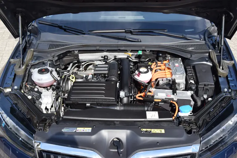 Skoda Superb Combi 1.4 TSI iV Business Edition Plus PHEV Plug-in Hybride | Org. NL | BOVAG Garantie | Trekhaak | Virtual Cockpit | Apple Carplay/Android Auto | Elektrische Voorstoelen met geheugen | Verwarmde Voorruit + Stoelen | afbeelding 14