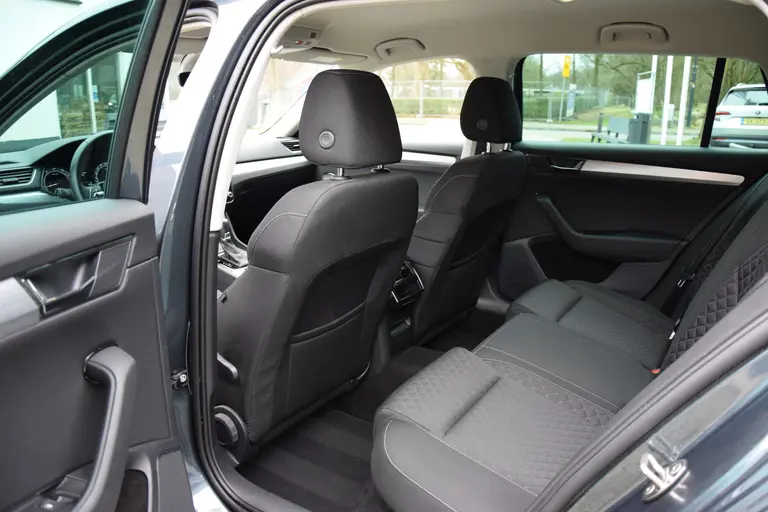Skoda Superb Combi 1.5 TSI 150K ACT Business Edition DSG Automaat | Org. NL | BOVAG Garantie | Adaptive Cruise Control | Full LED | 17'' Velgen Met All Season Banden | PDC Voor&Achter | afbeelding 7