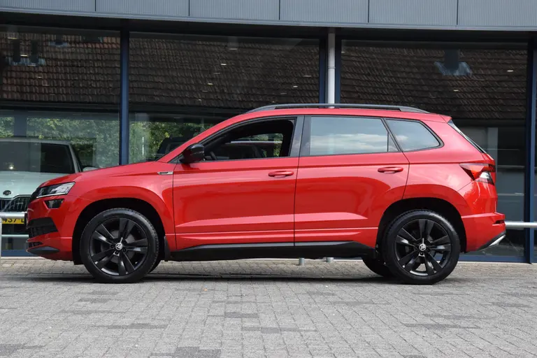 Skoda Karoq 1.5 TSI ACT Sportline Business DSG Automaat | incl. BOVAG Garantie | NL-Auto | Navigatie | Virtual Cockpit | Achteruitrijcamera | 18'' Velgen | Full LED | Carplay | DAB | Keyless Entry&GO | afbeelding 4
