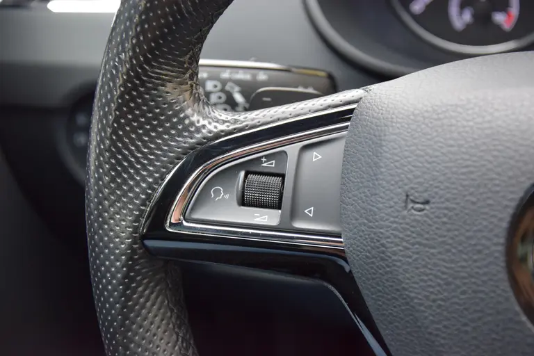 Skoda Octavia Combi 1.5 TSI Greentech Sport Business DSG Automaat | Org. NL | BOVAG Garantie | Trekhaak | Panoramadak | Stoelverwarming | DAB Radio | PDC Voor&Achter | afbeelding 26