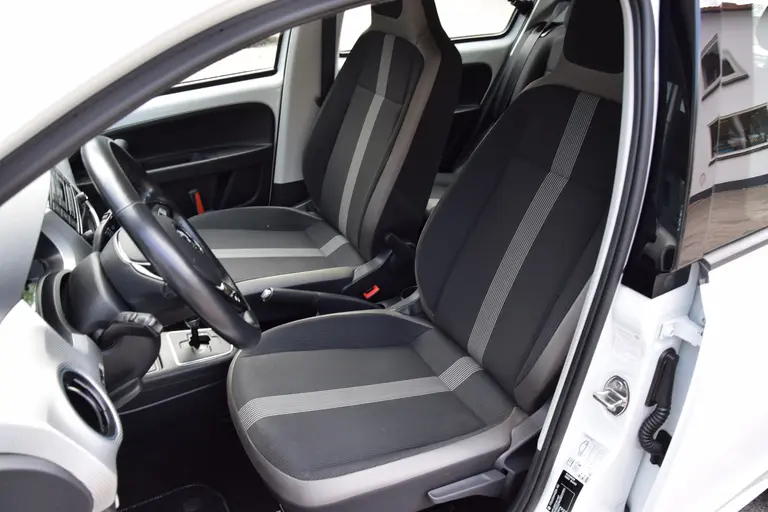 Volkswagen up! 1.0 75PK BMT high up! Automaat | Org. NL | BOVAG Garantie | Achteruitrijcamera | Cruise&Climate Control | Stoelverwarming | Parkeersensoren | Bluetooth | DAB Radio | afbeelding 10