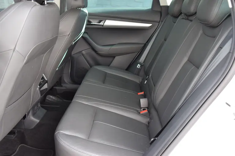 Skoda Karoq 1.5 TSI 150PK ACT Business Edition DSG Automaat | Org. NL | BOVAG Garantie | Trekhaak | Volledig Lederen Bekleding | Apple Carplay/Android Auto | PDC Voor&Achter | Cruise&Climate Control | afbeelding 9