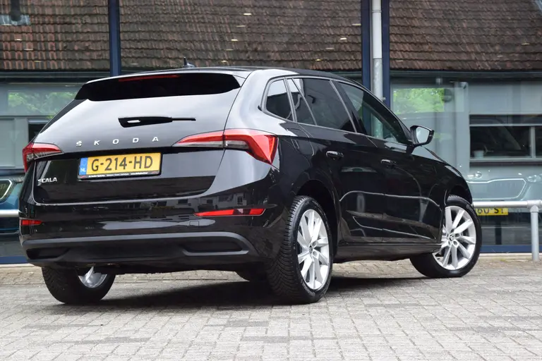 Skoda Scala 1.0 TSI Business Edition DSG Automaat | Org. NL | BOVAG Garantie | Virtual Cockpit | Stoelverwarming | 17'' Velgen Met All Season Banden | Cruise&Climate Control | Apple Carplay/Android Auto | afbeelding 2