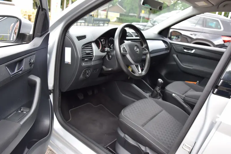 Skoda Fabia Combi 1.2 TSI Edition | Org. NL | BOVAG Garantie | 1e Eigenaar | Parkeersensoren Achter | 16'' Velgen | Stoelverwarming | Airco | Cruise Control | DAB Radio | afbeelding 9