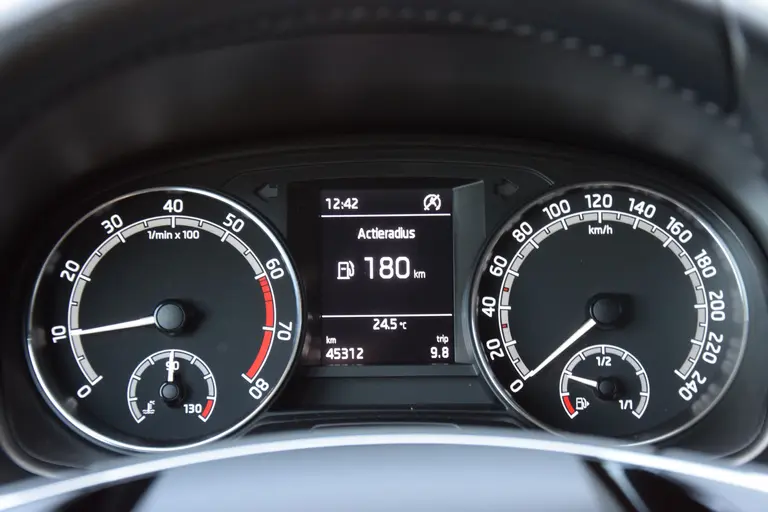 Skoda Fabia 1.0 TSI 96PK Ambition | Org. NL | BOVAG Garantie | Cruise & Climate Control | Parkeersensoren | 15'' Velgen | Apple Carplay/ Android Auto | LED Dagrijverlichting | afbeelding 13