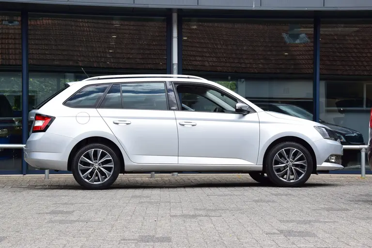 Skoda Fabia Combi 1.2 TSI Edition | Org. NL | BOVAG Garantie | 1e Eigenaar | Parkeersensoren Achter | 16'' Velgen | Stoelverwarming | Airco | Cruise Control | DAB Radio | afbeelding 5