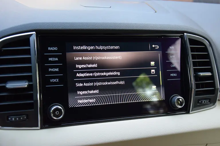 Skoda Karoq 1.5 TSI 150PK ACT Business Edition DSG Automaat | Org. NL | BOVAG Garantie | Lederen bekleding | Stoelverwarming | Stuurverwarming | Full LED koplampen | afbeelding 25