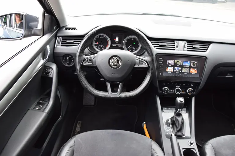 Skoda Octavia Combi 1.0 TSI Greentech Style Business | Org. NL | BOVAG Garantie | Full LED | Half Leder | PDC Voor&Achter | Stoelverwarming | Sportstuur | Cruise Control | afbeelding 6