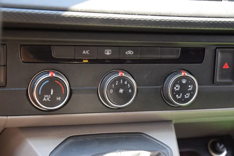 Volkswagen Transporter 2.0 TDI L2H1 Highline DSG Automaat 3-zits (3 persoons) | Org. NL | BPM Vrij | Trekhaak | LED | Adaptive Cruise Control | PDC V+A incl. Camera | Voorruit verwarming | DAB+ | Lichtmetalen velgen 17" | afbeelding 30