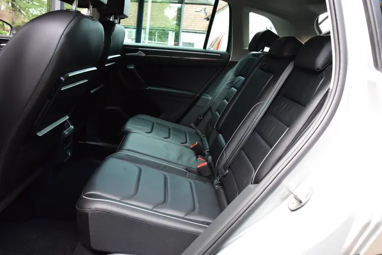 Volkswagen Tiguan 2.0 TSI 180PK 4Motion Highline DSG Automaat | NL-Auto | incl. BOVAG Garantie | 1e Eigenaar | Dealer onderhouden | Trekhaak (2500kg) | Adaptive Cruise Control | Lederen bekleding | Parkeer assistent | BTW Auto | afbeelding 8