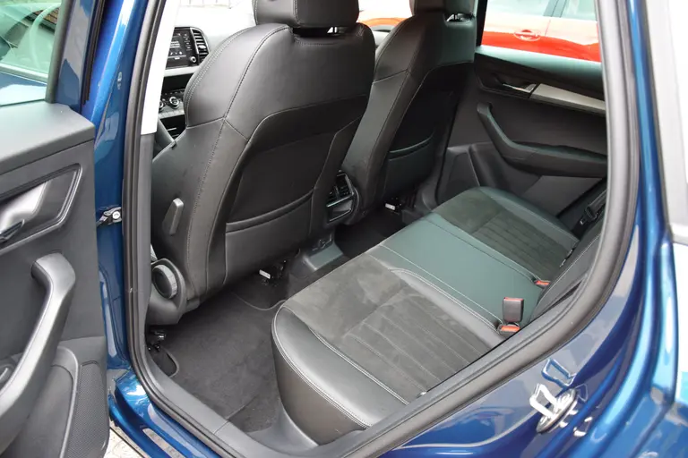 Skoda Karoq 1.0 TSI 110PK Business Edition | Org. NL | incl. BOVAG / Fabrieksgarantie | Navigatie | Full LED | Stoel&Stuurverwarming | Elektrische Kofferklep | Alcantara Bekleding | afbeelding 7