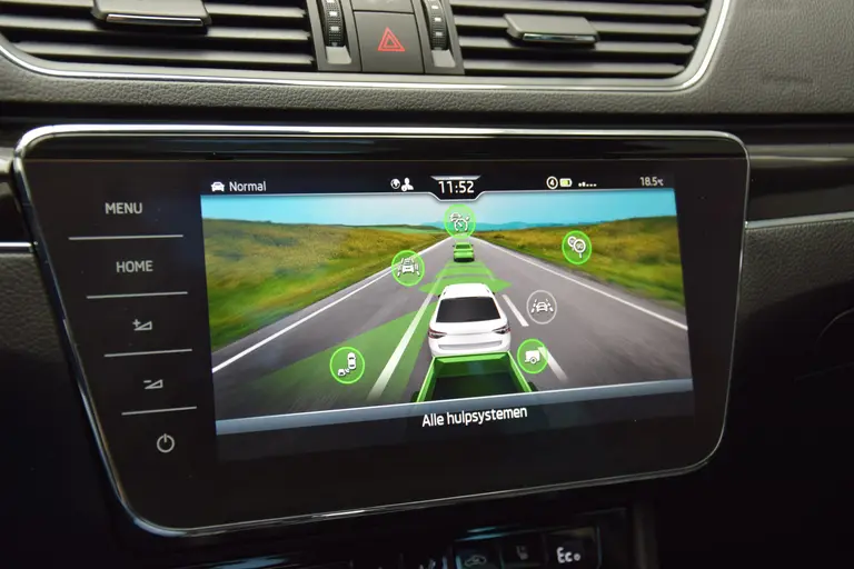 Skoda Superb Combi 1.4 TSI iV Laurin&Klement | BOVAG Garantie | Trekhaak | Leder | Panoramadak | Camera | Virtual Cockpit | Full LED | Stoelverwarming Voor&Achter | 18'' Met All Season Banden | afbeelding 26