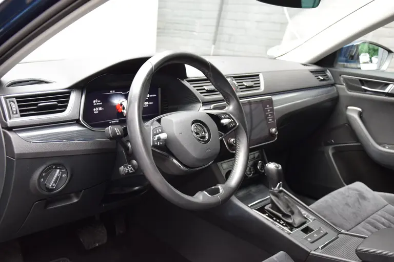 Skoda Superb Combi 1.4 TSI iV Business Edition Plus PHEV Plug-in Hybride | Org. NL | BOVAG Garantie | Trekhaak | Virtual Cockpit | Apple Carplay/Android Auto | Elektrische Voorstoelen met geheugen | Verwarmde Voorruit + Stoelen | afbeelding 9