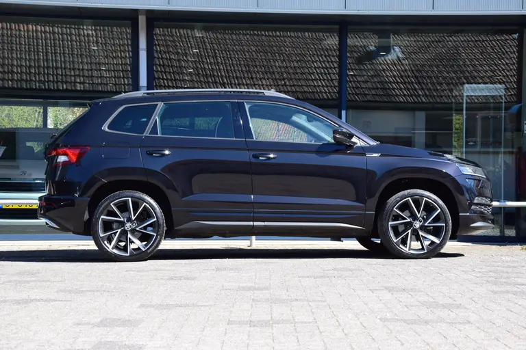 Skoda Karoq 1.5 TSI ACT Sportline Business | Org. NL | BOVAG Garantie | Panoramadak | Virtual Dashboard | Elektrische Achterklep | Achteruitrijcamera | 19'' Velgen | Stuur&Stoelverwarming | afbeelding 5