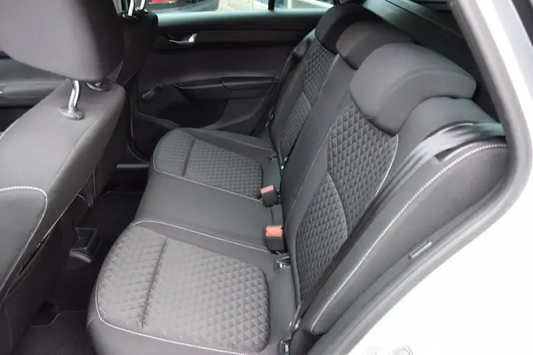 Skoda Fabia Combi 1.2 TSI Edition | Org. NL | BOVAG Garantie | 1e Eigenaar | Parkeersensoren Achter | 16'' Velgen | Stoelverwarming | Airco | Cruise Control | DAB Radio | afbeelding 8