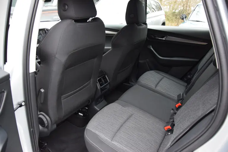 Skoda Karoq 1.5 TSI 150PK ACT Business Edition DSG Automaat | incl. BOVAG Garantie | NL-Auto | Lage KM-stand met NAP | PDC voor & achter | Smartlink+ Apple Carplay/Android Auto | VarioFlex 3 achterstoelen | afbeelding 7