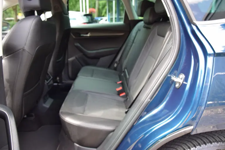 Skoda Karoq 1.5 TSI 150PK ACT Business Edition DSG Automaat | Org. NL | BOVAG Garantie | Trekhaak | Adaptive Cruise Control | Full LED | 18'' Velgen All Season Banden | Stoel/Stuur/Voorruitverwarming | afbeelding 8