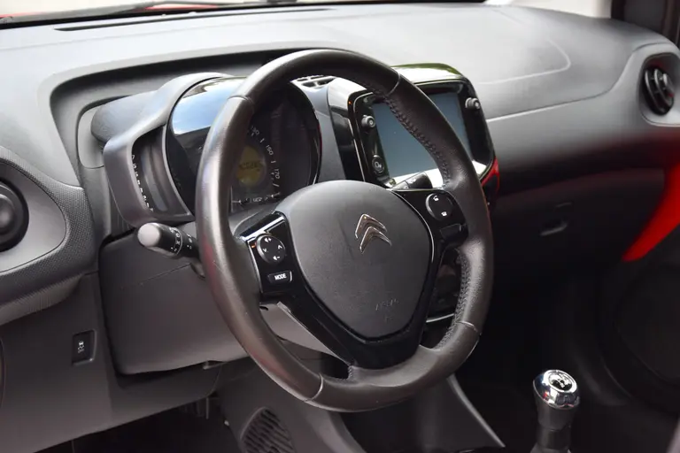 Citroën C1 1.0 VTi Shine | Org. NL | BOVAG Garantie | Achteruitrijcamera | Bluetooth | 15'' Velgen + All Season Banden | Climate Control | Multifunctioneel Stuur | Keurige Auto! | afbeelding 17