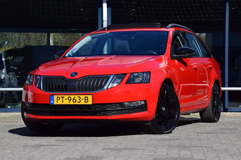 Skoda Octavia Combi 1.0 TSI Greentech Ambition Business DSG Automaat | Org. NL | BOVAG Garantie | Trekhaak | Panoramadak | 17'' Velgen | All Season Banden | Adaptive Cruise Control | afbeelding 2