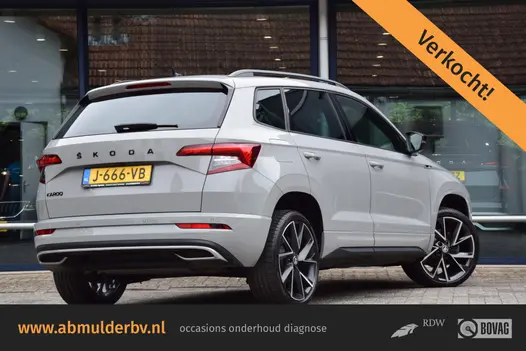 Skoda Karoq 1.5 TSI 150PK ACT Sportline Business DSG Automaat | Org. NL | Rijklaar incl. BOVAG Garantie | Trekhaak | 19'' Velgen | Virtual Cockpit | Achteruitrijcamera | Stoel/Stuur&Voorruitverwarming |