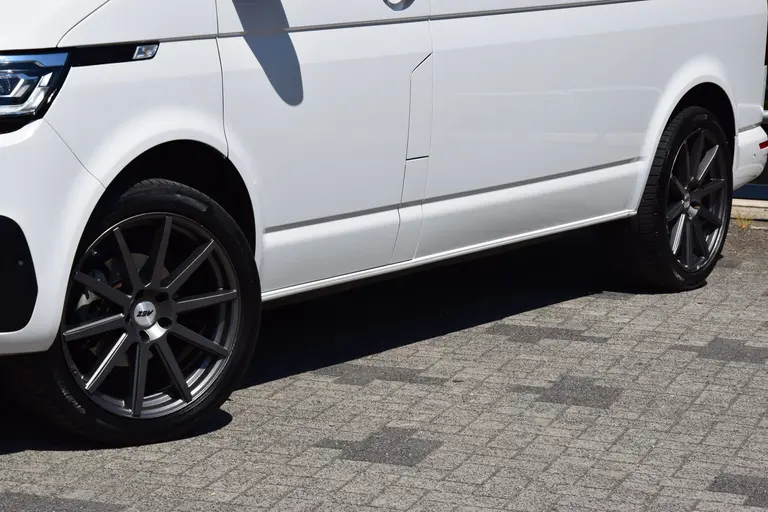 Volkswagen Transporter 2.0 TDI L2H1 Highline DSG Automaat 3-zits (3 persoons) | Org. NL | BPM Vrij | Trekhaak | LED | Adaptive Cruise Control | PDC V+A incl. Camera | Voorruit verwarming | DAB+ | Lichtmetalen velgen 17" | afbeelding 12