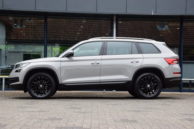 Skoda Kodiaq 1.5 TSI 150PK Business Edition | BOVAG Garantie | Org. NL | Trekhaak | Achteruitrijcamera | 18'' Velgen Met All Season Banden | Full LED | Cruise&Climate Control | afbeelding 4