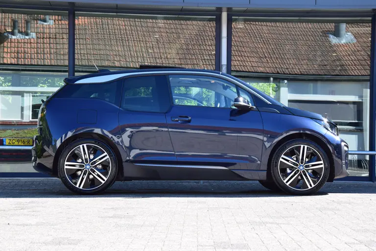 BMW i3 Executive Edition 120Ah 42 kWh | Org. NL | BOVAG Garantie | Warmtepomp | Panoramadak | Stoelverwarming | Adaptive Cruise Control | Achteruitrijcamera | Navigatie | Full LED | 20'' Velgen | afbeelding 5