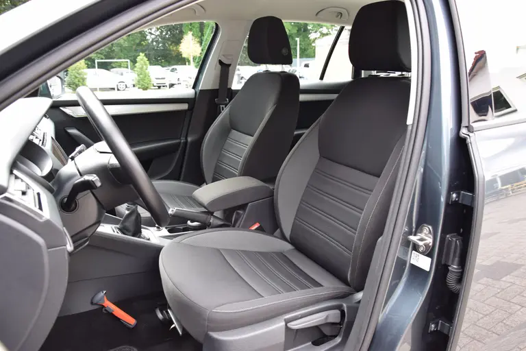 Skoda Octavia Combi 1.0 TSI 116PK Business Edition | Org. NL |  BOVAG Garantie | Navigatie | Achteruirijcamera | Cruise&Climate Control | PDC Achter | Apple Carplay/Android Auto | afbeelding 8