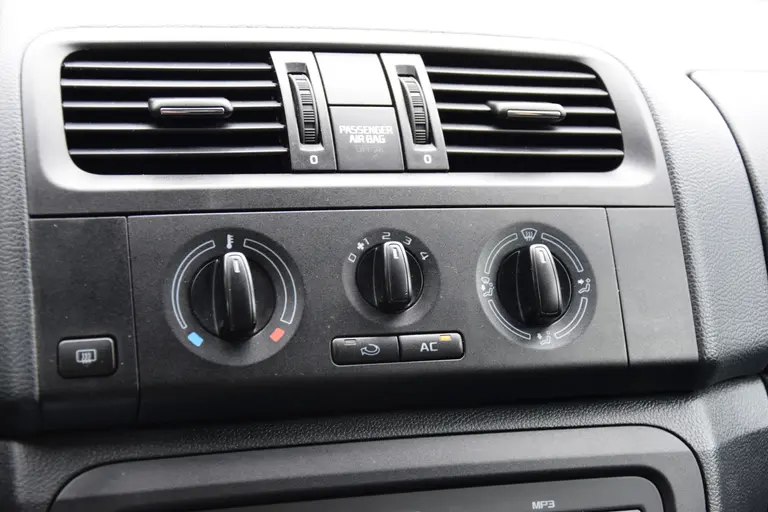 Skoda Fabia 1.2 TSI Ambition | Org. NL | Incl. Nieuwe APK | Trekhaak | Cruise Control | Airco | All Season Banden | Radio/CD/AUX | Slechts 109.000KM NAP! | afbeelding 19