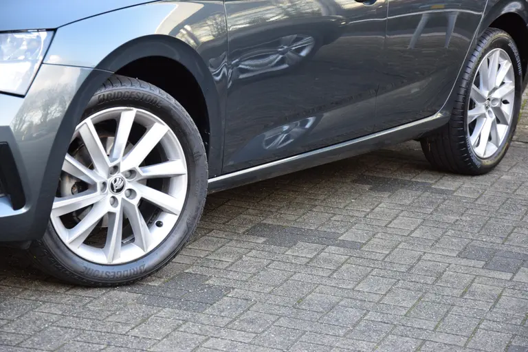 Skoda Scala 1.0 TSI 116PK Sport Business | BOVAG Garantie | NL-Auto | Cruise & Climate Control | Parkeersensoren | Full LED | Sportstoelen | 17'' Velgen | Apple Carplay / Android Auto | afbeelding 15