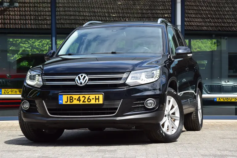 Volkswagen Tiguan 1.4 TSI Sport&Style 160PK | Trekhaak | Navigatie | Volledig Lederen Interieur | Parkeersensoren Achter | Xenon Verlichting | Stoelverwarming | Bluetooth Telefoonverbinding | afbeelding 2