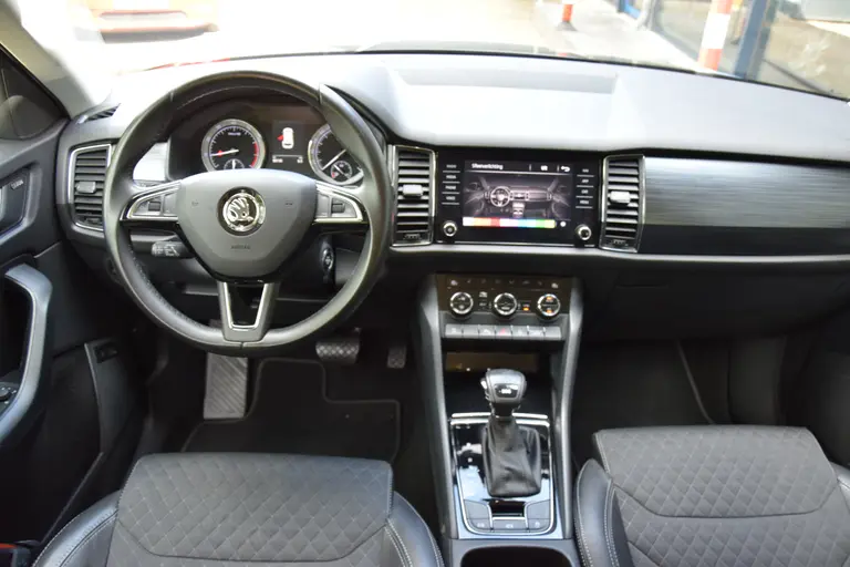 Skoda Kodiaq 1.5 TSI 150PK Limited Business Edition DSG Automaat | Org. NL | BOVAG Garantie | Adaptive Cruise Control | Elektrische Kofferklep | Full LED | Achteruitrijcamera | Dodehoekdetectie | afbeelding 6
