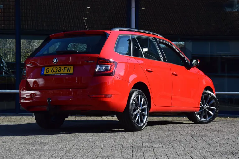 Skoda Fabia Combi 1.0 TSI 96PK Business Edition | Org. NL | BOVAG Garantie | Trekhaak | 16'' Velgen | Alle Season Banden | Apple Carplay/ Android Auto | PDC Achter | Cruise&Climate Control | afbeelding 2