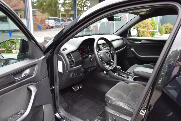 Skoda Kodiaq 1.5 TSI 150PK Sportline Business DSG Automaat | BOVAG Garantie | Org. NL | Trekhaak | Vitrueel Dashboard | Camera | Stoel&Stuur verwarming | Full LED | 19'' Velgen | afbeelding 9