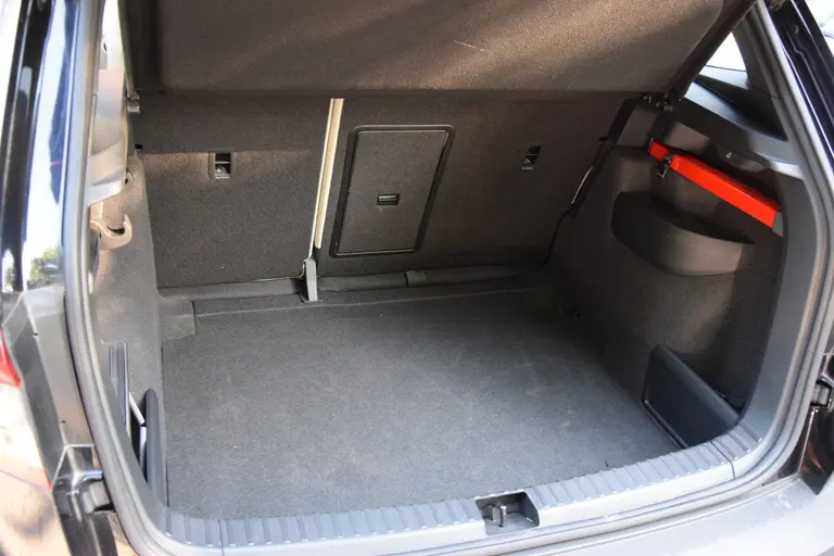 Skoda Karoq 1.5 TSI 150PK ACT Business Edition DSG Automaat | Org. NL | BOVAG Garantie | Lederen bekleding | Stoelverwarming | Stuurverwarming | Full LED koplampen | afbeelding 33